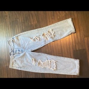 Light wash boyfriend/mom jean